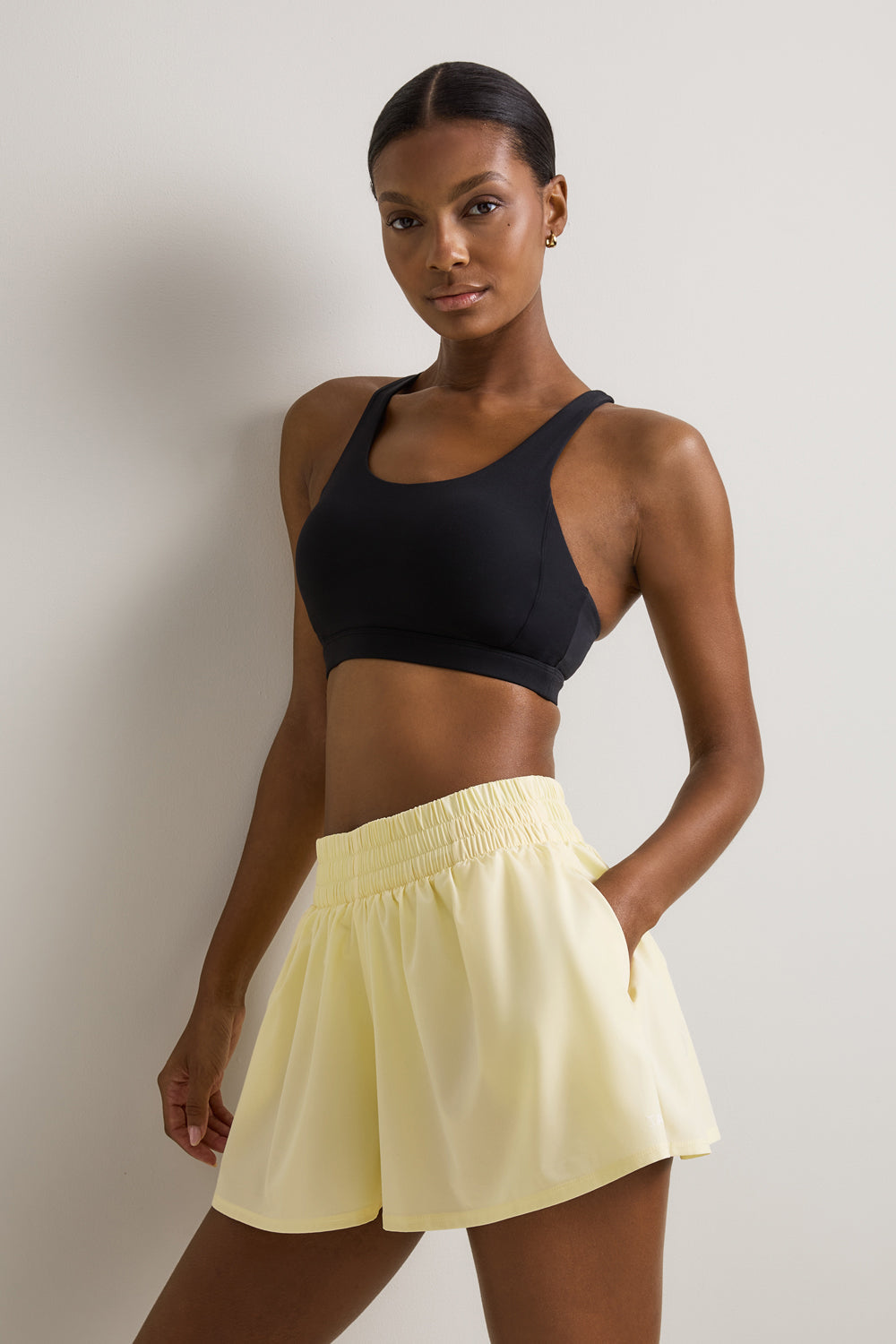 Pantaloneta corta con cintura fruncida / Amarillo limón